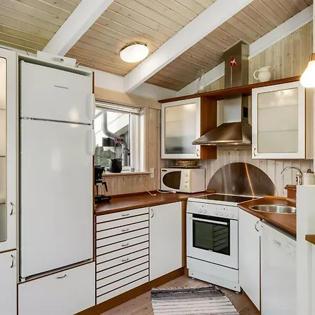 Ferienhaus Ilya - 900m From The Sea By Interhome